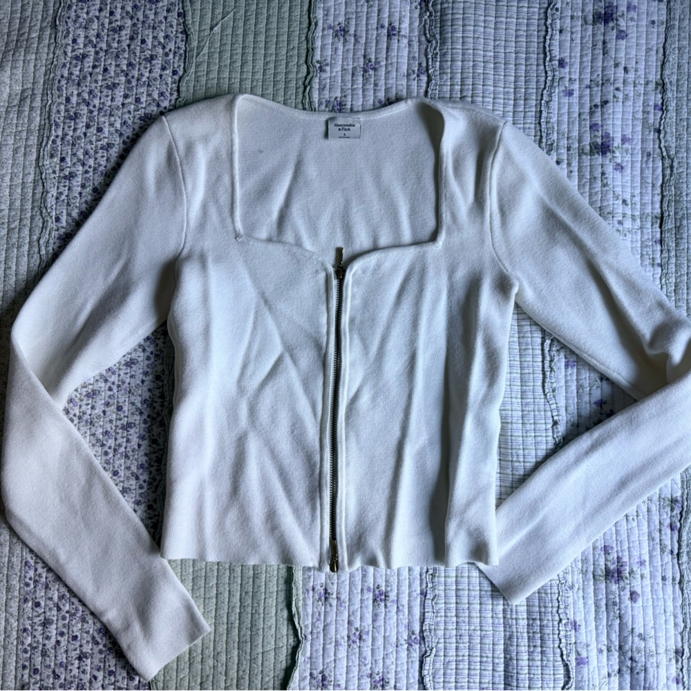 Abercrombie & Fitch Cream Knit Top. Size Small
